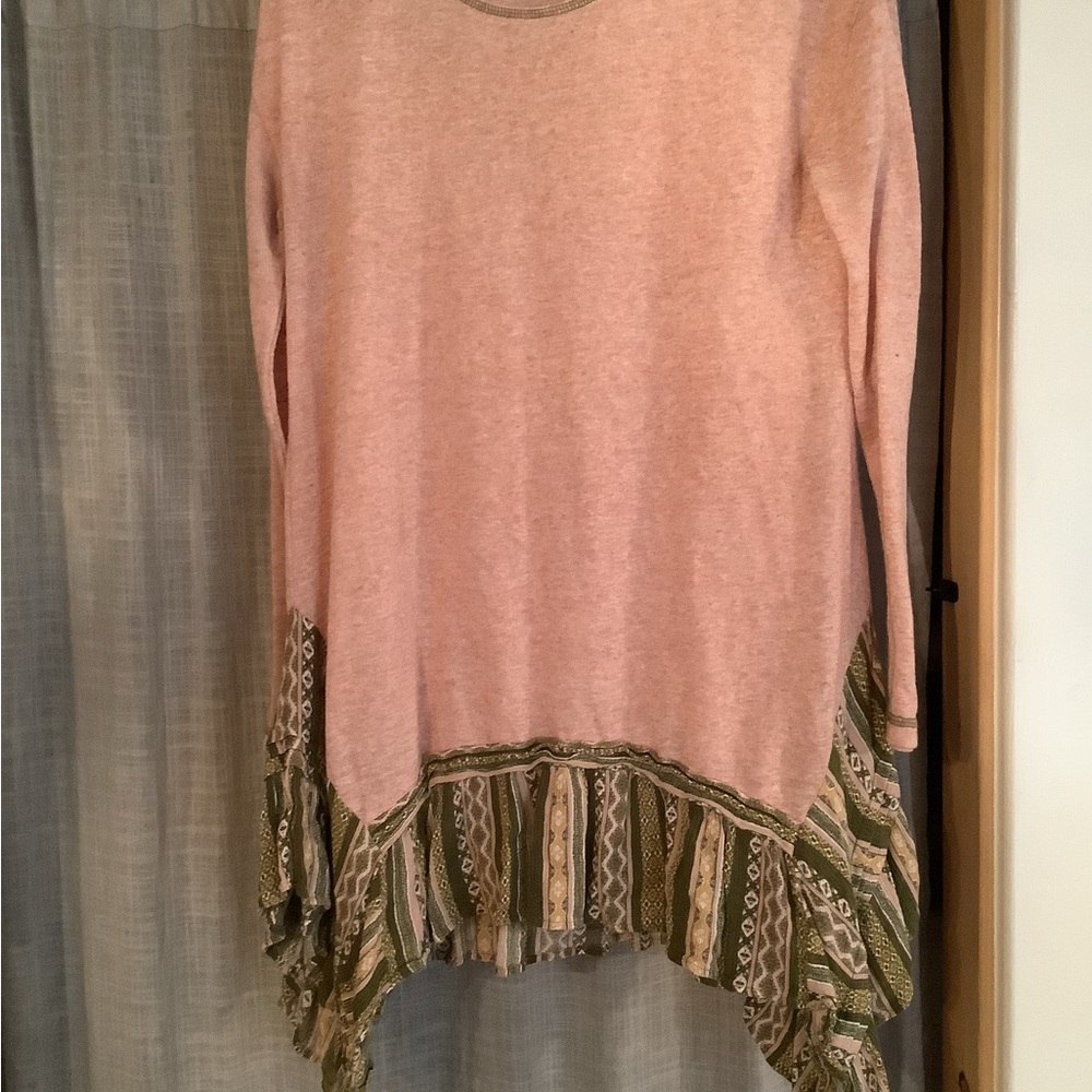 ODDY size M BOHO long sleeve Tunic top Beautiful contrast trim. Nice Fall piece.